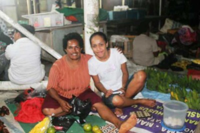 Tiene loop stage mama mama papua