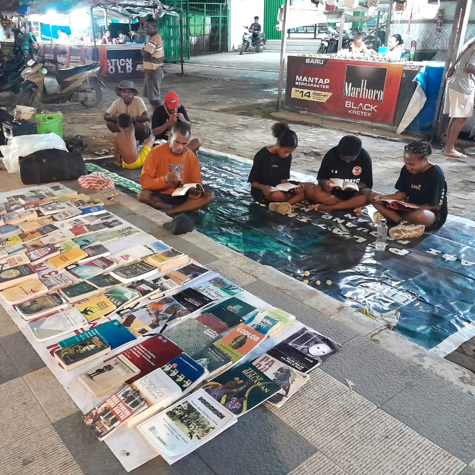 straatbibliotheek in Sorong